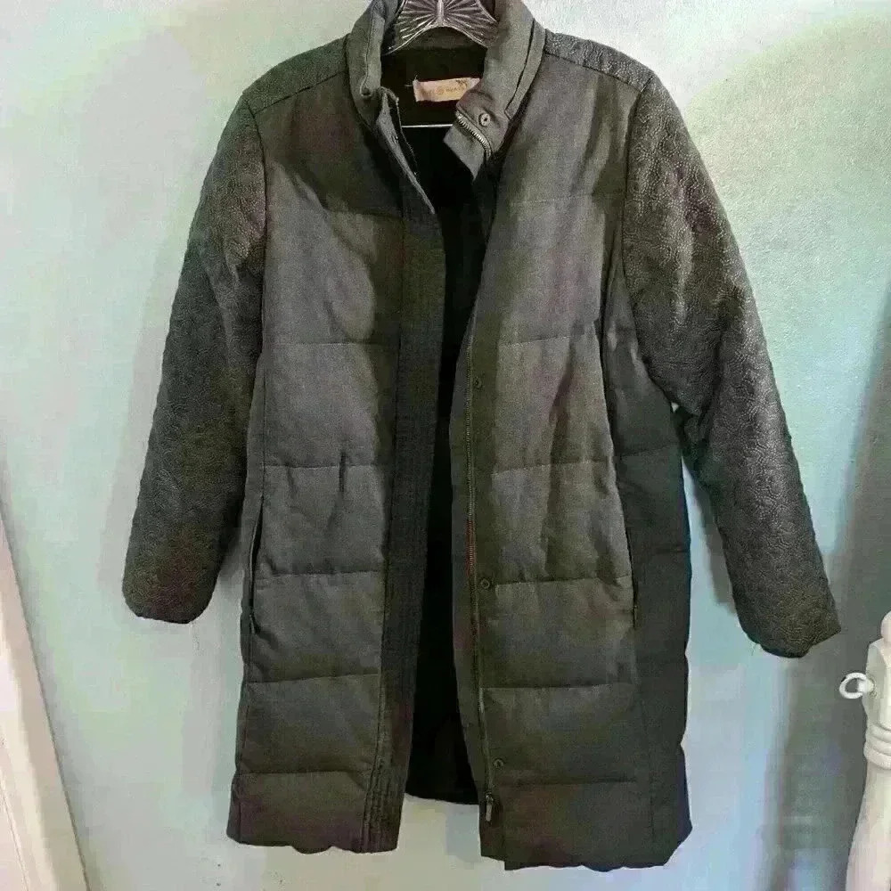 Vintage Tory Burch down jacket with beautiful quilted details in grey, size S